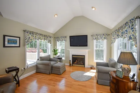 25 Emerald Lane Dover NH 03820