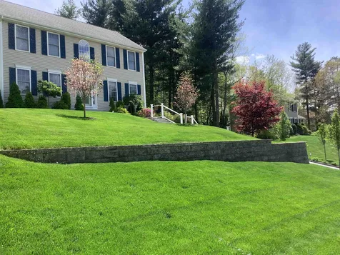 5 Thurstons Drive Hudson NH 03051