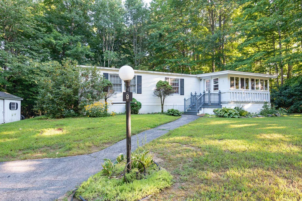 8 Hub Hollow Road Danville NH 03819