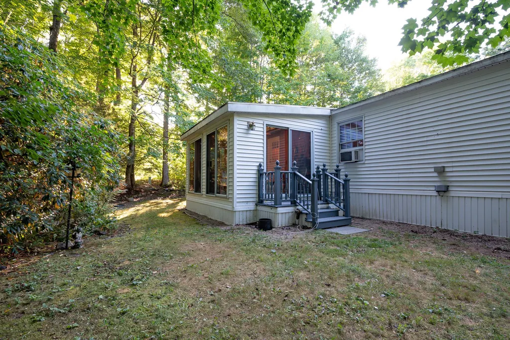 8 Hub Hollow Road Danville NH 03819