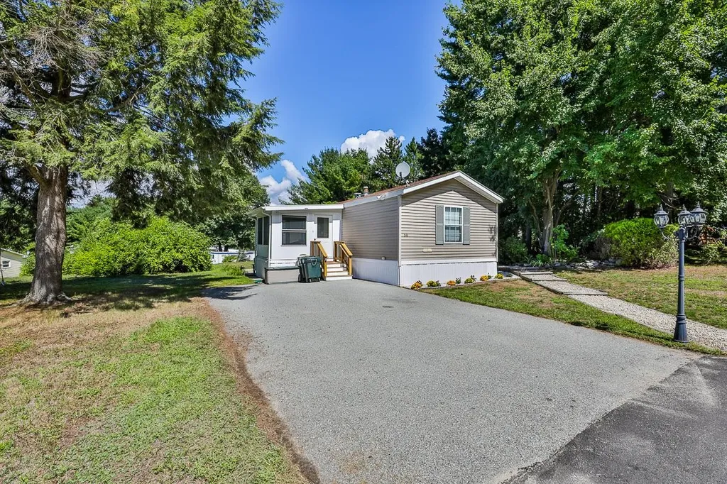 10 Westerdale Drive Nashua NH 03063