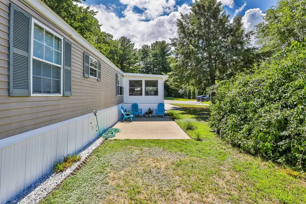 10 Westerdale Drive Nashua NH 03063