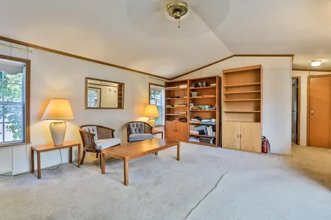 10 Westerdale Drive Nashua NH 03063