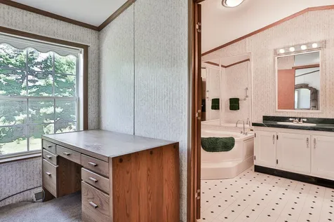 10 Westerdale Drive Nashua NH 03063
