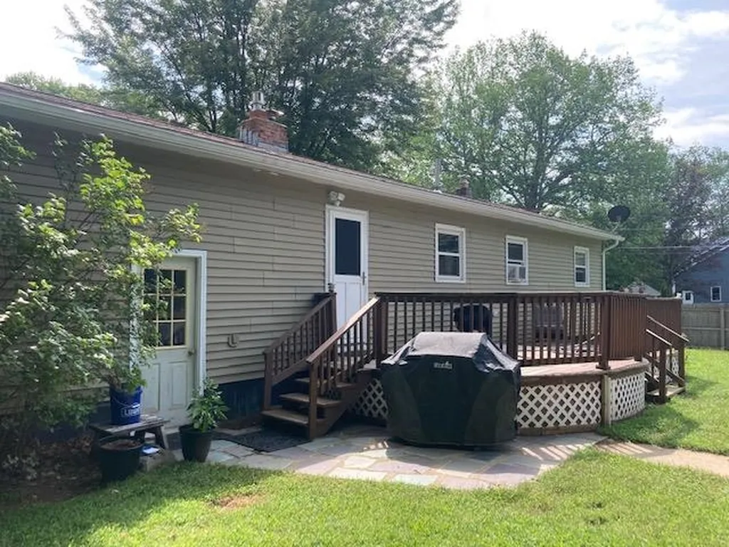 32 Pioneer Street Essex VT 05452