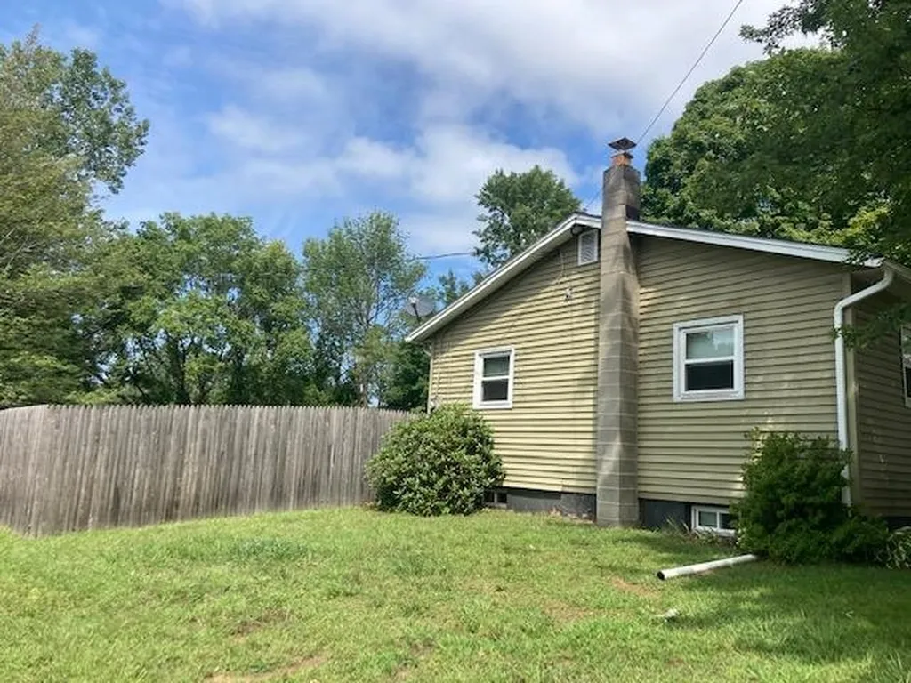 32 Pioneer Street Essex VT 05452