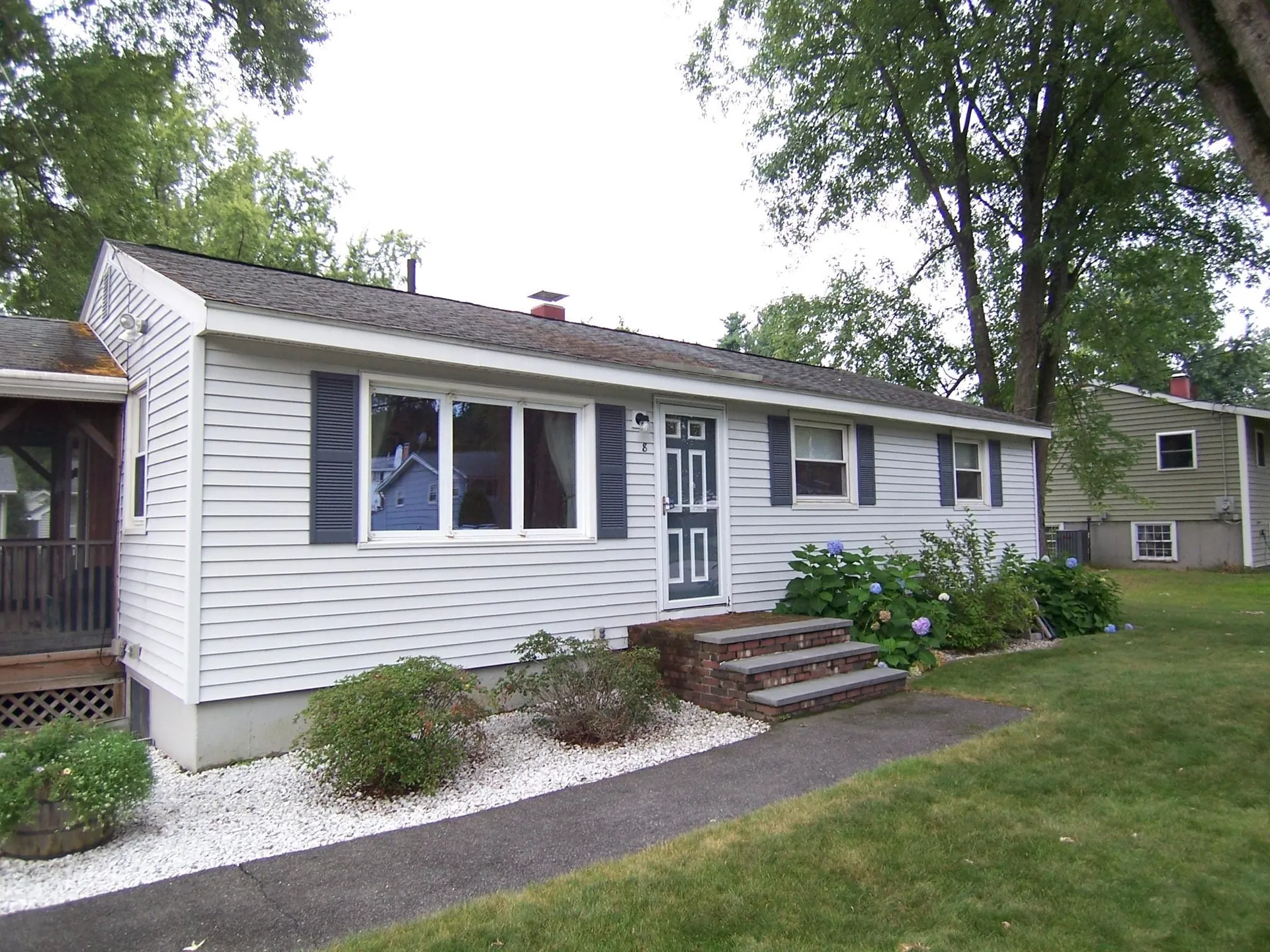 8 Pelham Street Nashua NH 03063