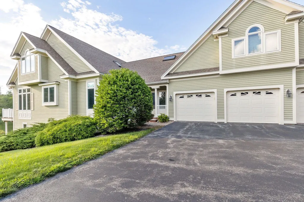 59 Hawkins Glen Drive Salem NH 03079