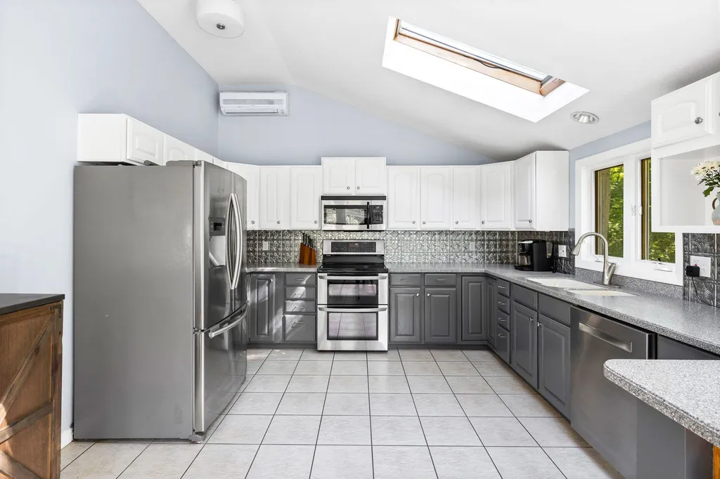 35 Pine Ridge Circle Sandown NH 03873