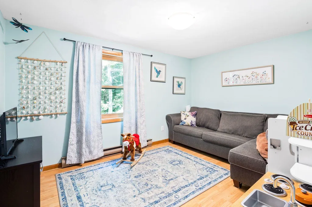 35 Pine Ridge Circle Sandown NH 03873