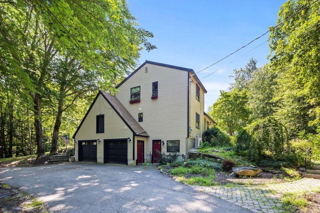 35 Pine Ridge Circle Sandown NH 03873