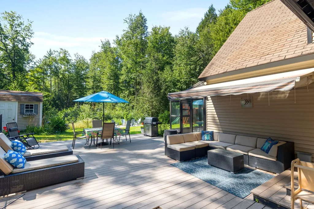 35 Pine Ridge Circle Sandown NH 03873