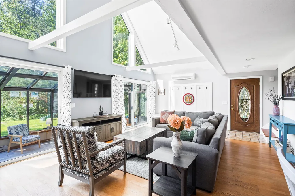 35 Pine Ridge Circle Sandown NH 03873