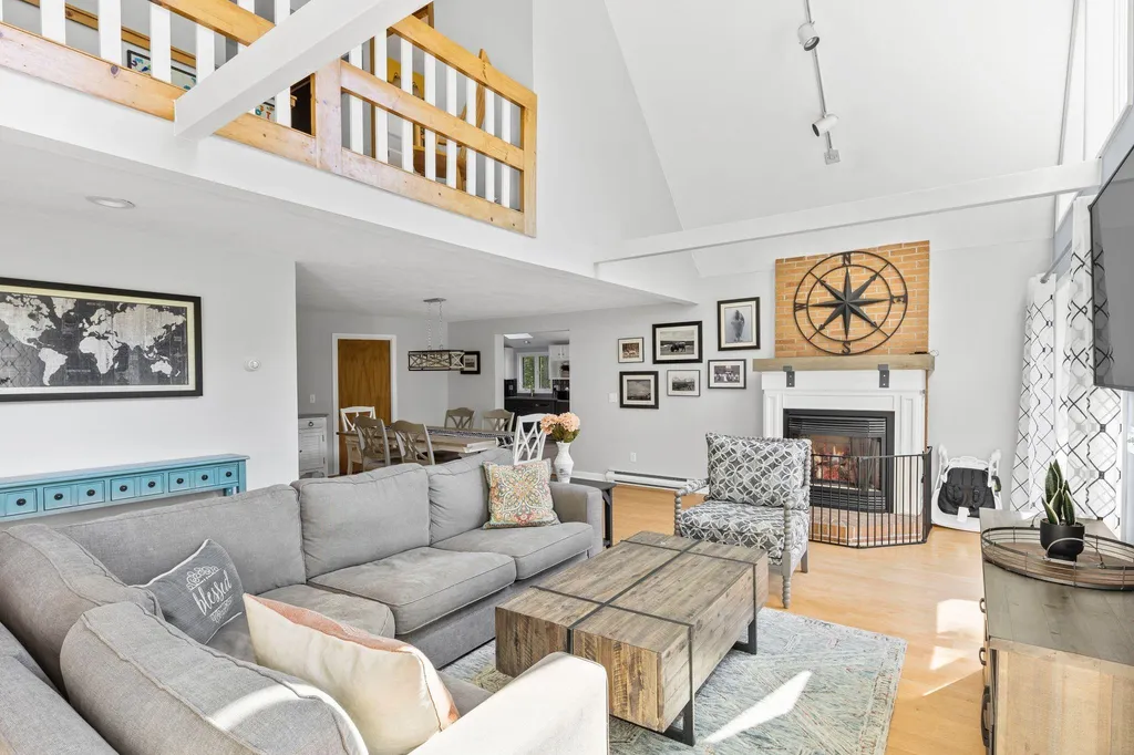 35 Pine Ridge Circle Sandown NH 03873