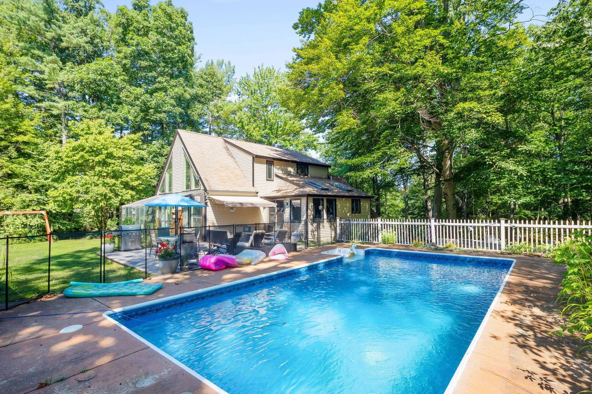 35 Pine Ridge Circle Sandown NH 03873