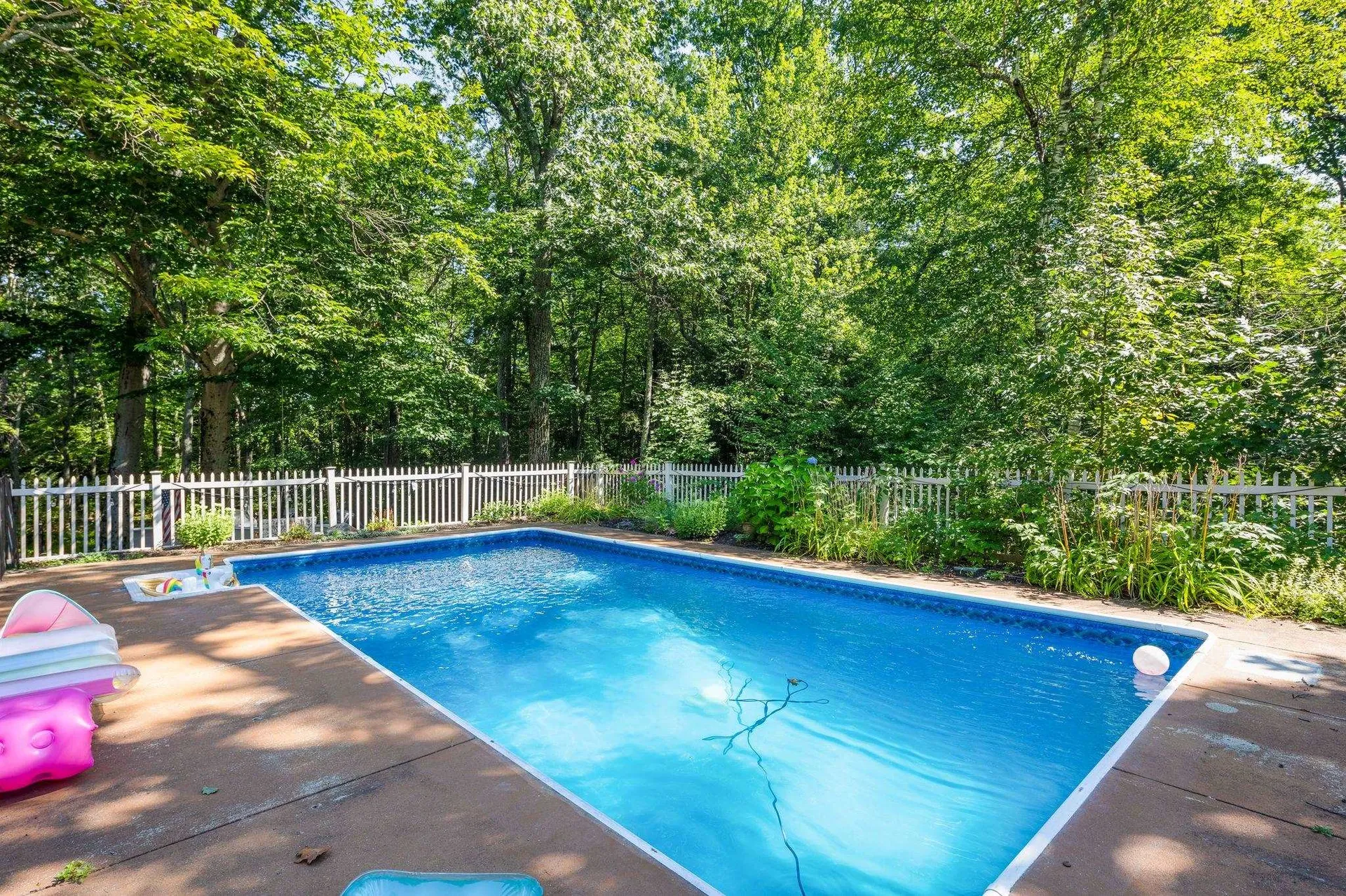 35 Pine Ridge Circle Sandown NH 03873