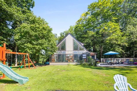 35 Pine Ridge Circle Sandown NH 03873