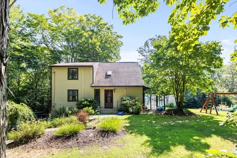 35 Pine Ridge Circle Sandown NH 03873