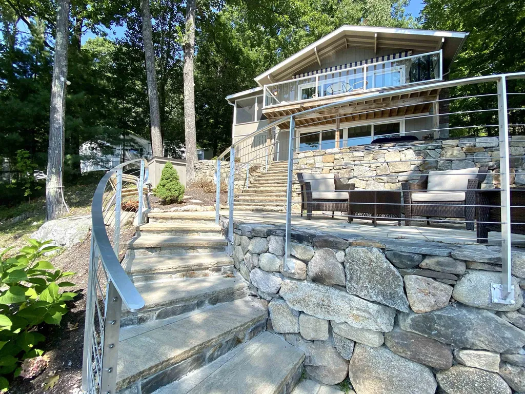 7 Earl Shore Road Wolfeboro NH 03894