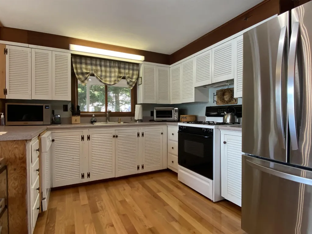 7 Earl Shore Road Wolfeboro NH 03894