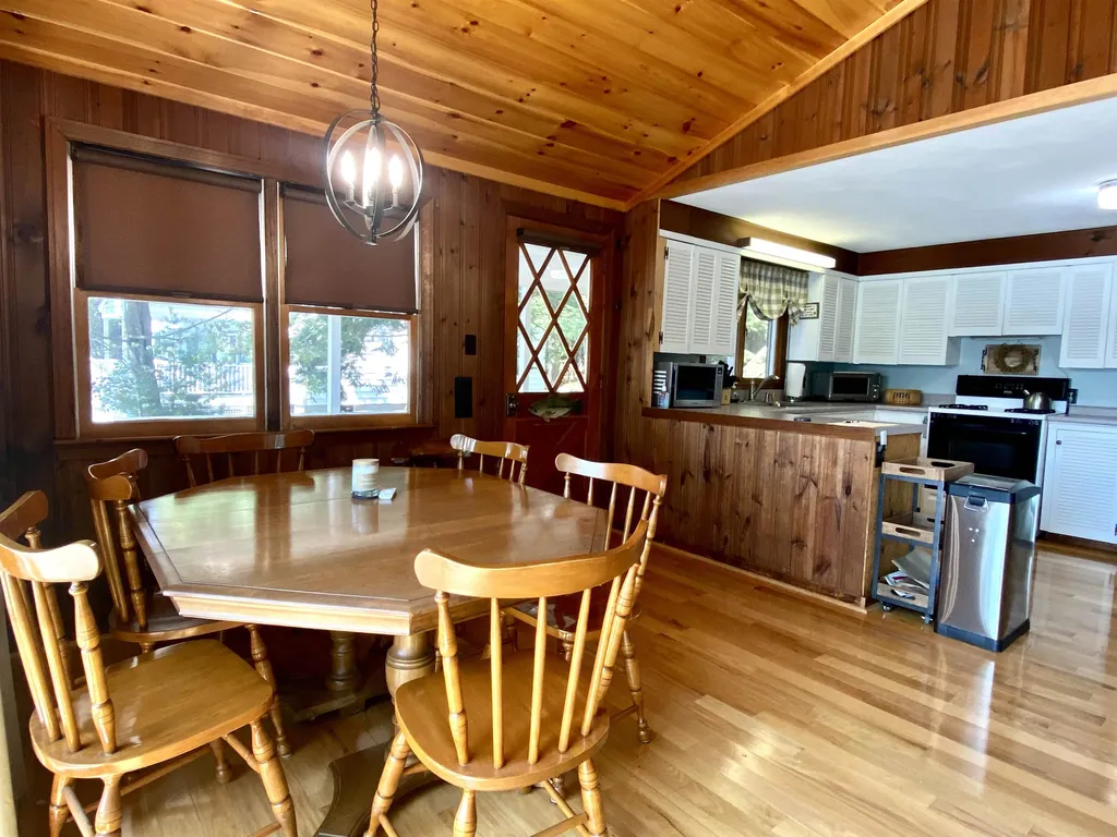 7 Earl Shore Road Wolfeboro NH 03894