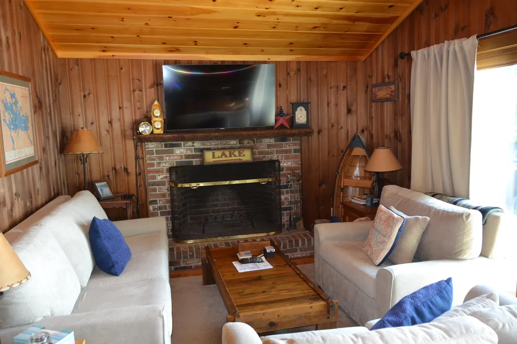 7 Earl Shore Road Wolfeboro NH 03894