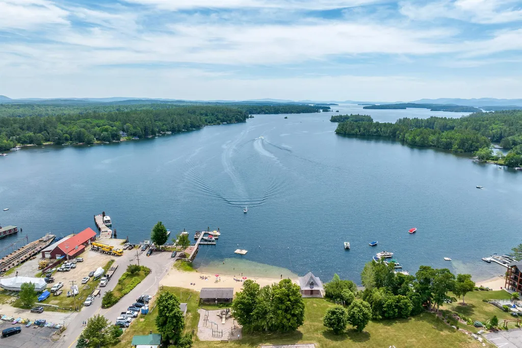 14 Lake Shore Drive Moultonborough NH 03254