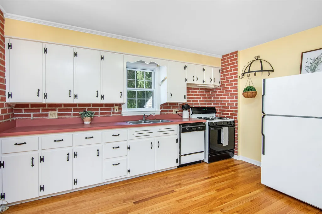 138 Village Green Burlington VT 05408