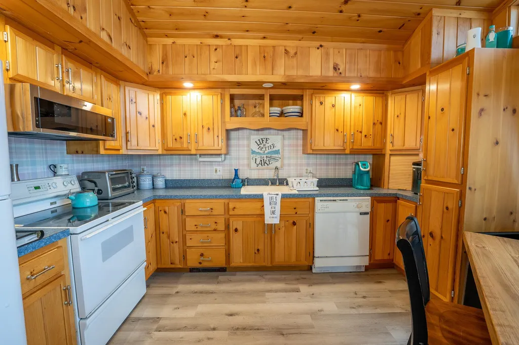 25 Georges Road Alton NH 03809