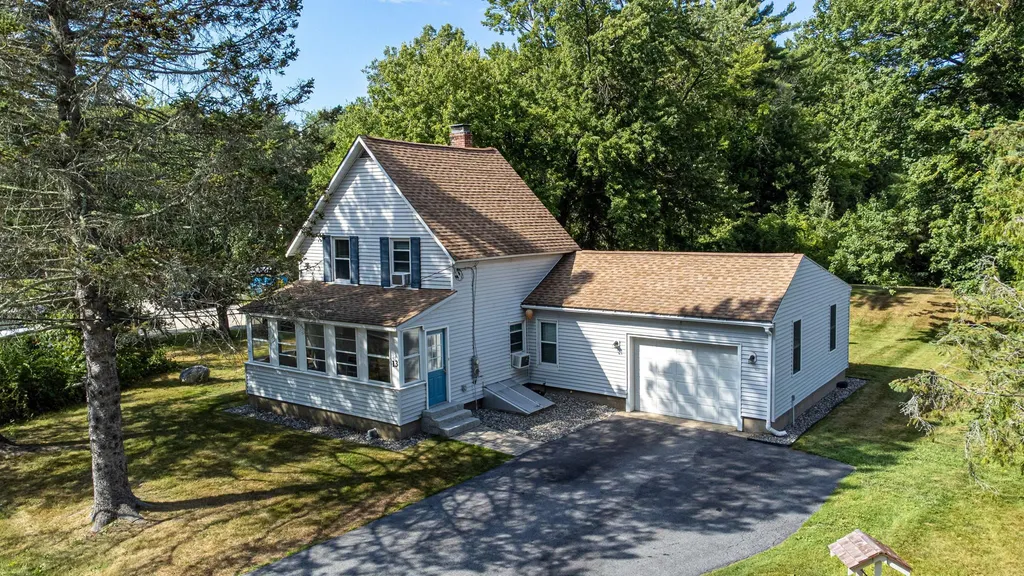 13 Bunker Hill Road Auburn NH 03032