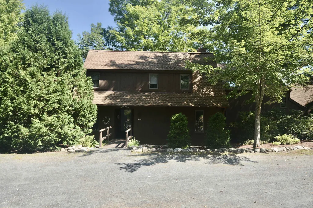 44 Old Beach Circle Grantham NH 03753