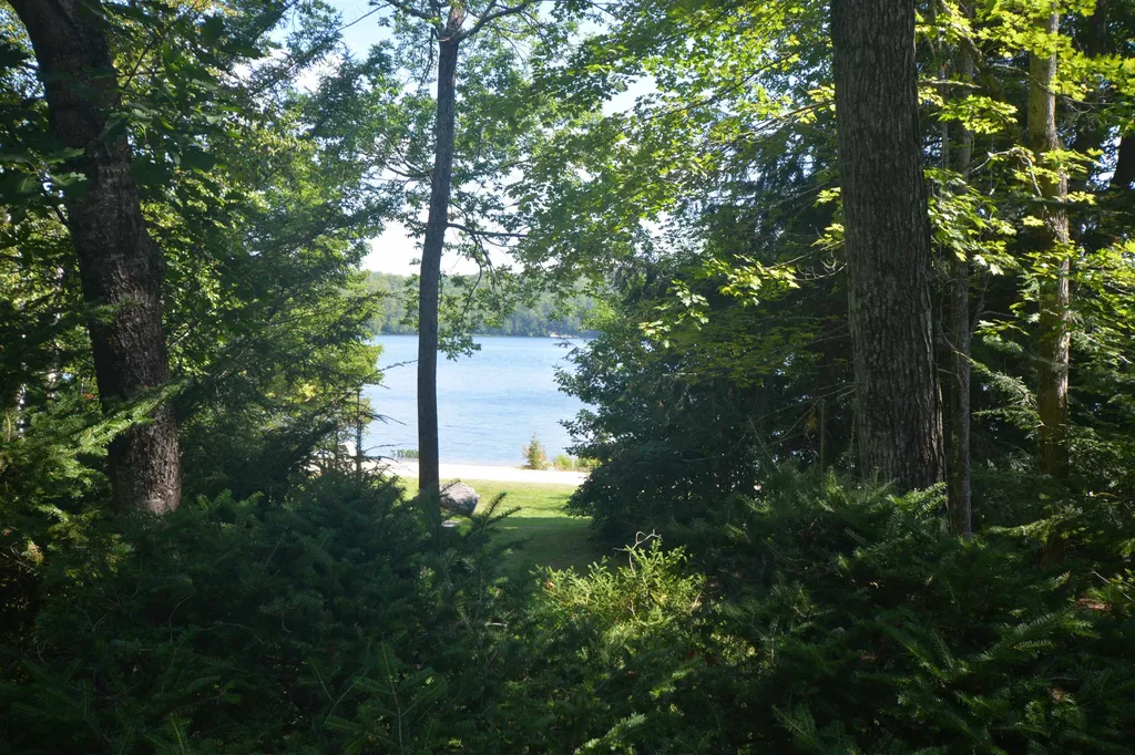44 Old Beach Circle Grantham NH 03753