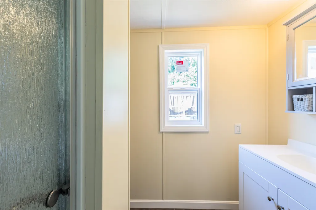 64 Hilton Avenue Exeter NH 03833-4131