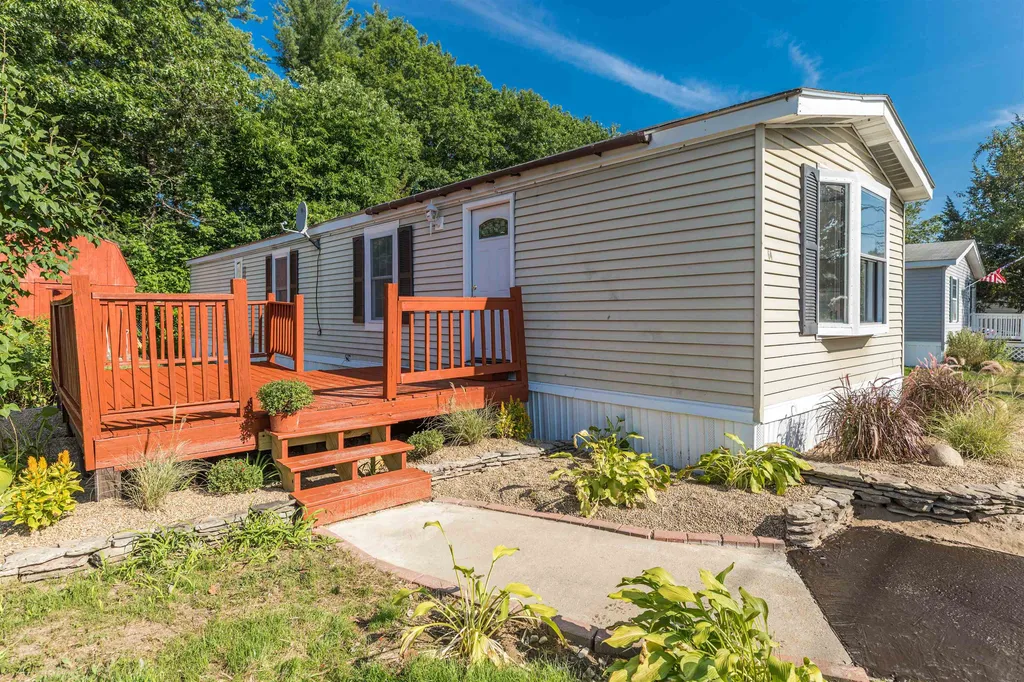 64 Hilton Avenue Exeter NH 03833-4131