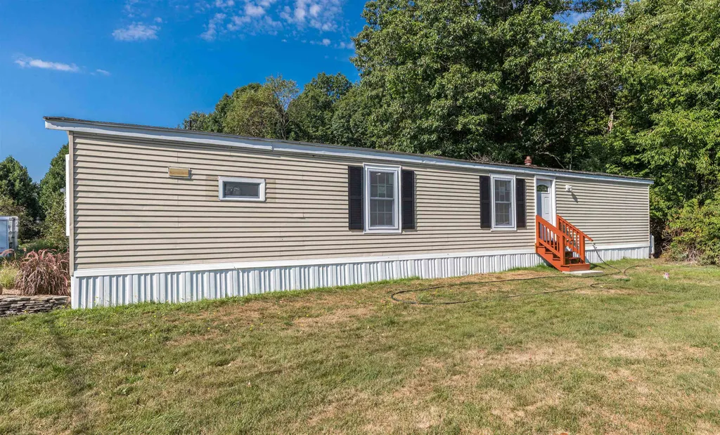 64 Hilton Avenue Exeter NH 03833-4131