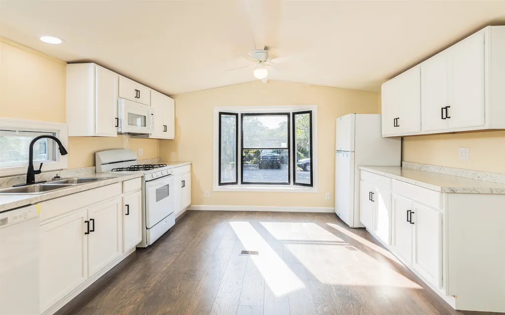 64 Hilton Avenue Exeter NH 03833-4131