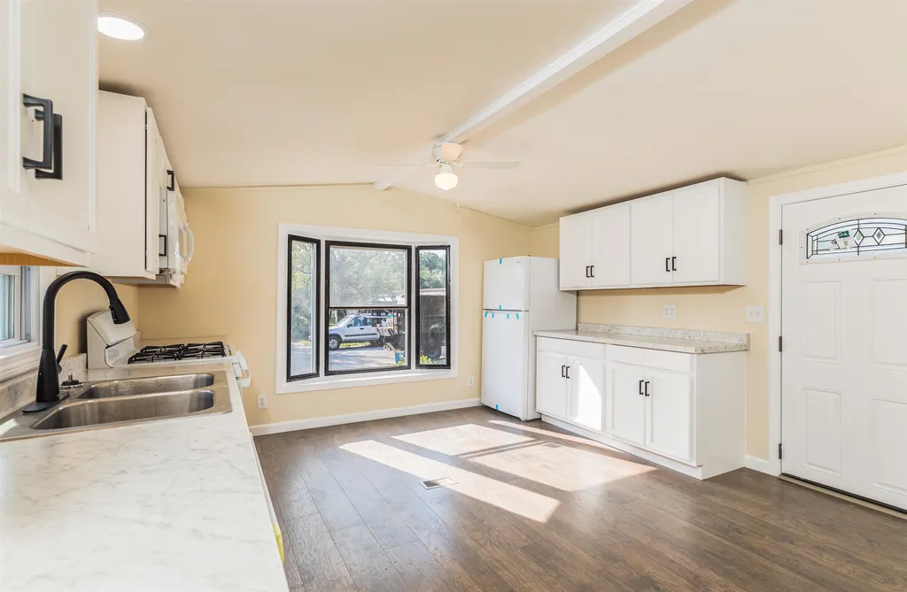 64 Hilton Avenue Exeter NH 03833-4131