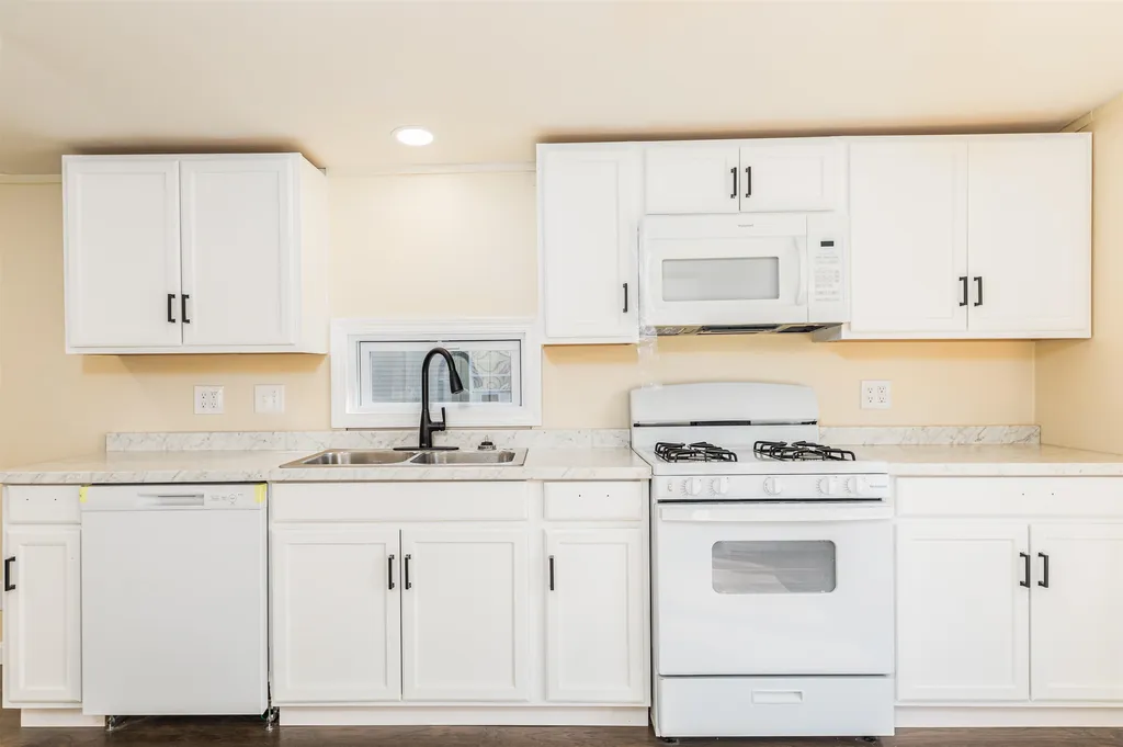 64 Hilton Avenue Exeter NH 03833-4131