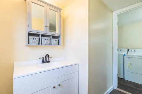 64 Hilton Avenue Exeter NH 03833-4131