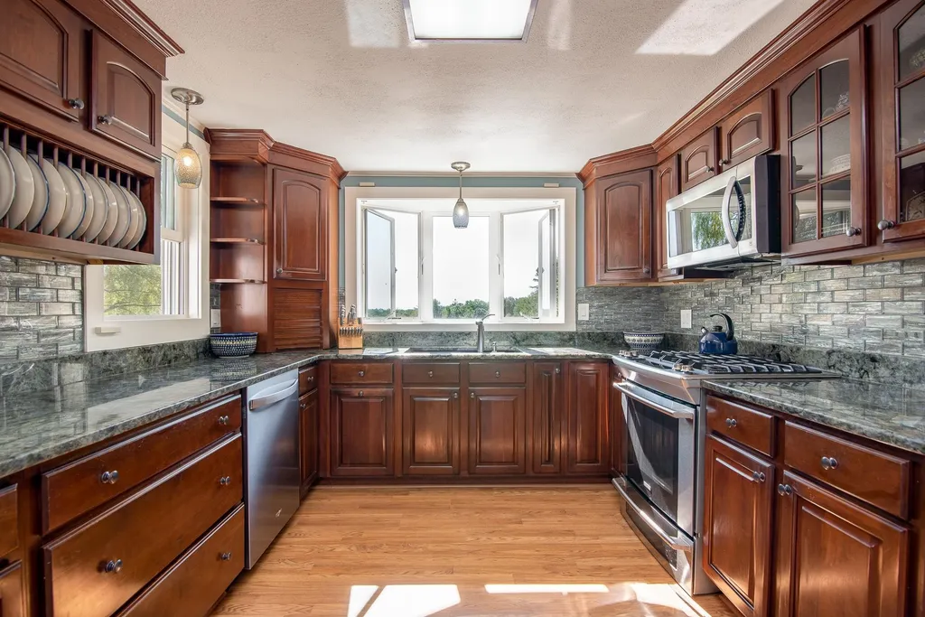 79 Dry Hill Road Rochester NH 03867-4129