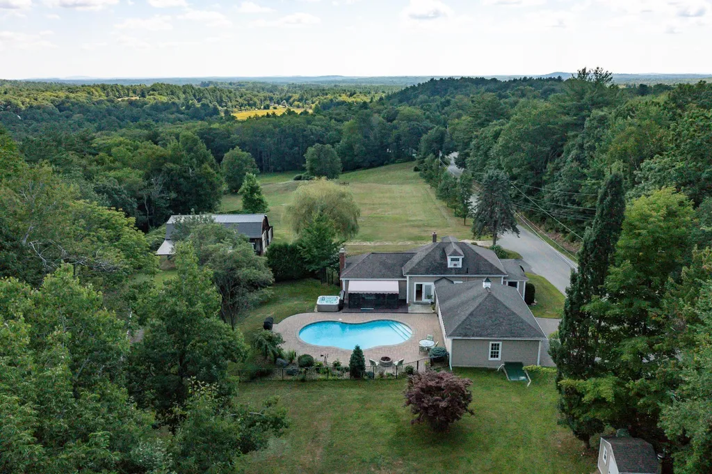 79 Dry Hill Road Rochester NH 03867-4129