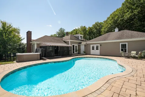 79 Dry Hill Road Rochester NH 03867-4129