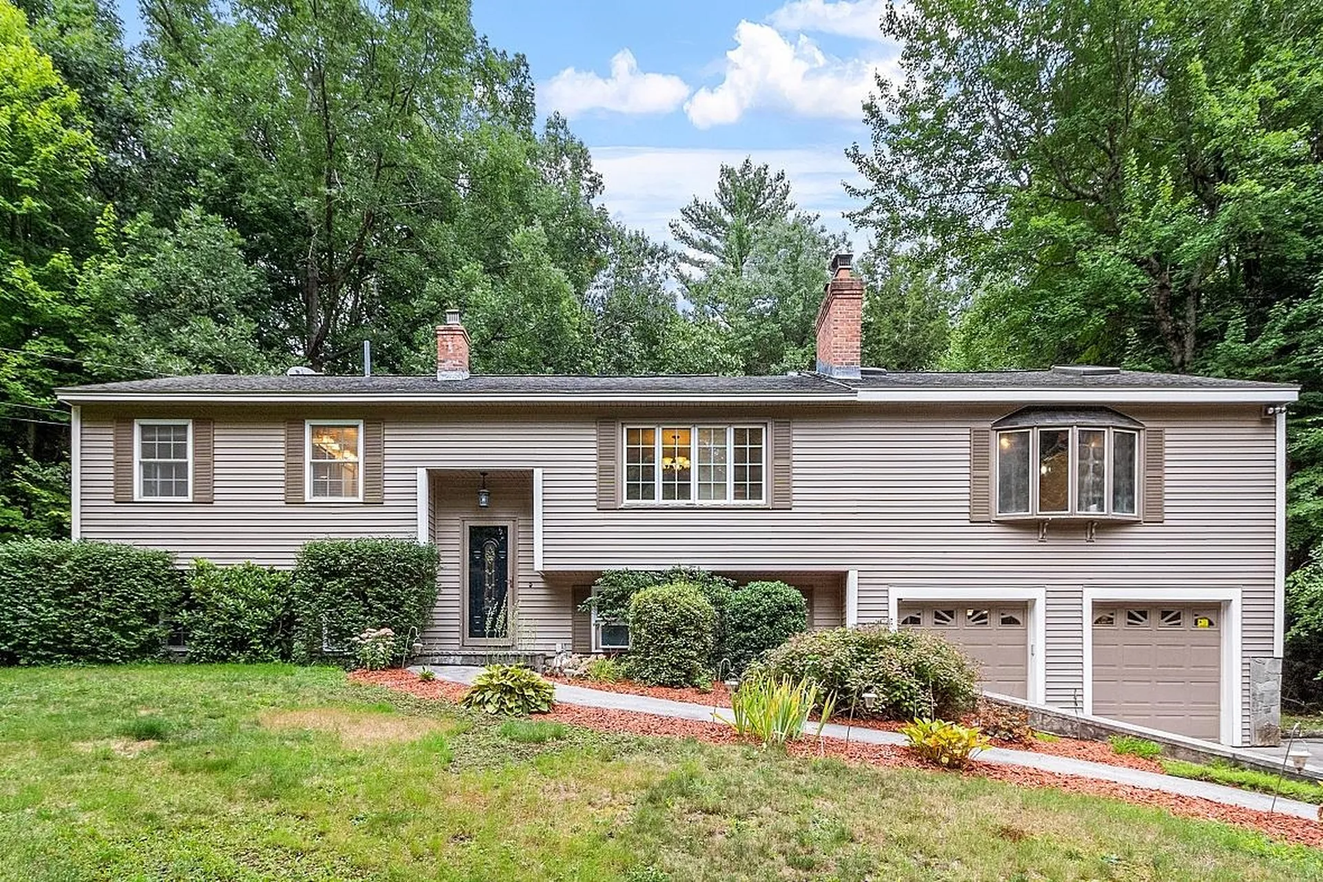 16 Sybil Lane Litchfield NH 03052