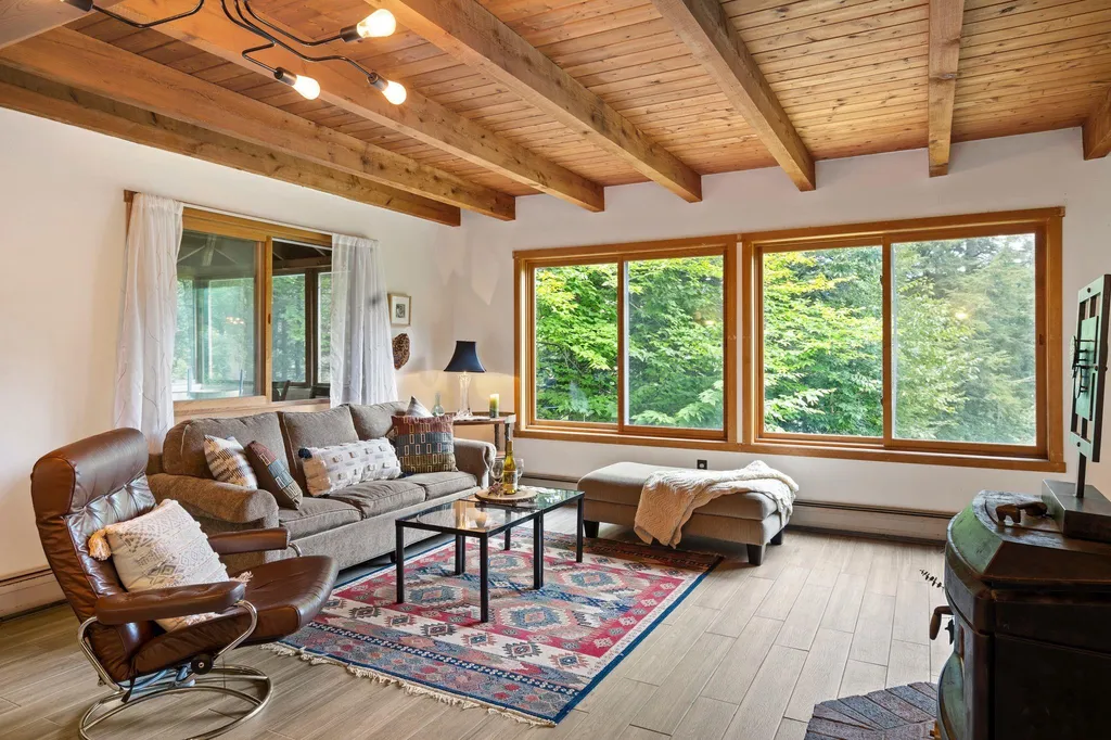 848 High Lake Road Sharon VT 05065