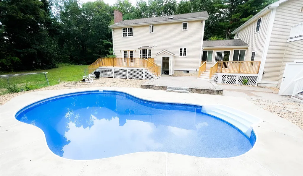 107 New Boston Road Kingston NH 03848