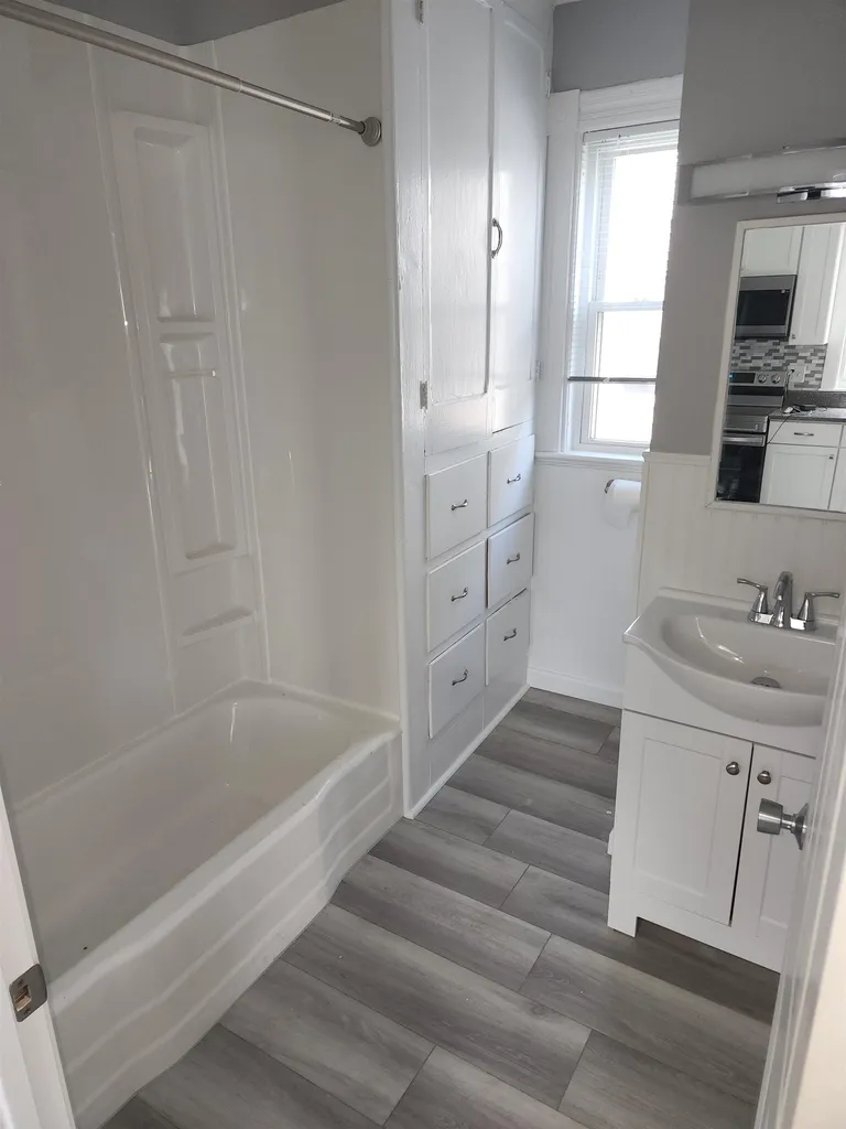 142 Pine Street Nashua NH 03060