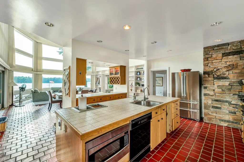 164 Edgewater Drive Gilford NH 03249