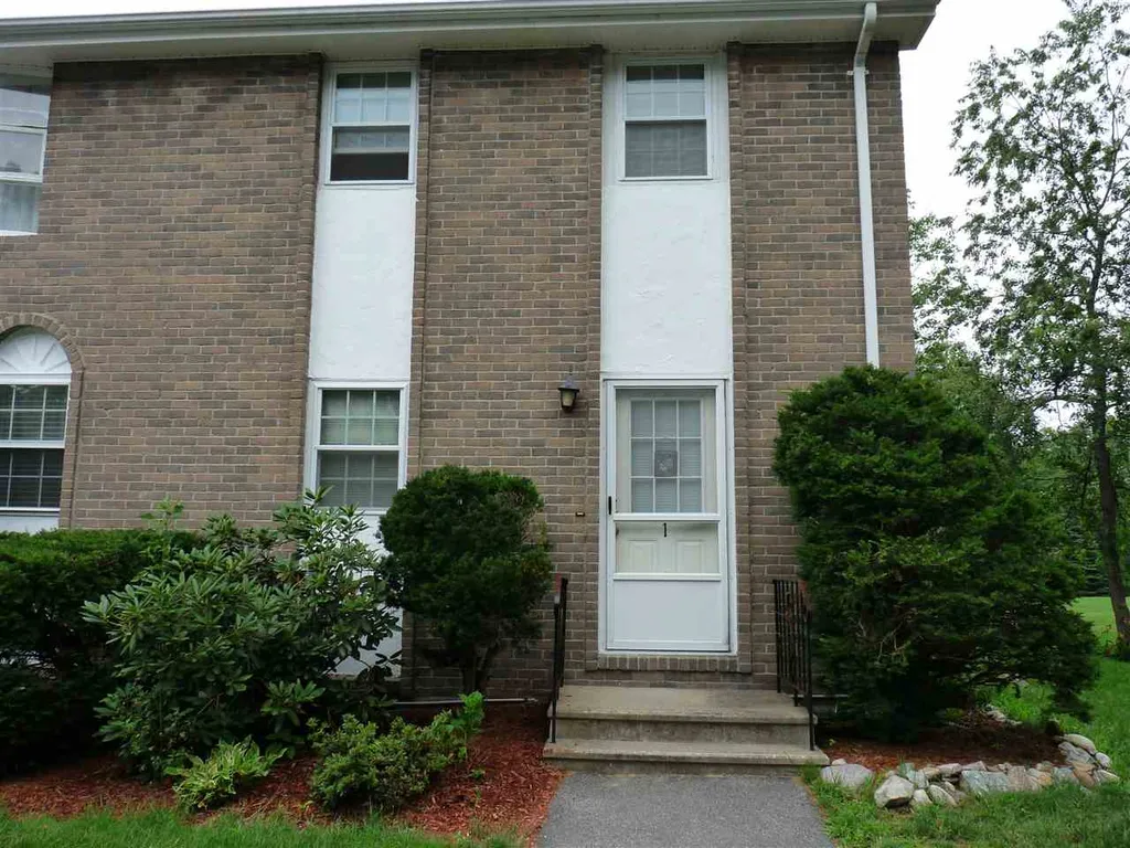 1 Fieldstone Drive Londonderry NH 03053