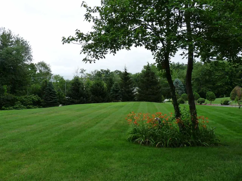 1 Fieldstone Drive Londonderry NH 03053