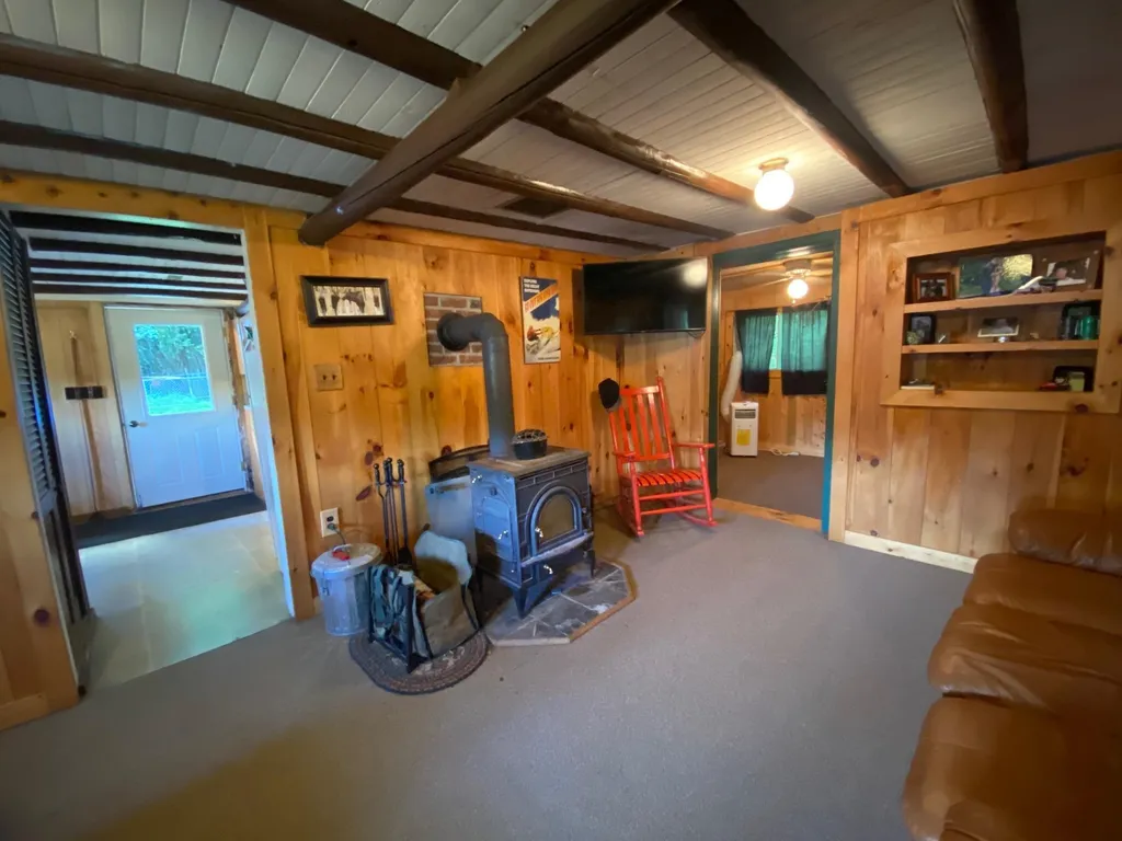 15 Judd Road Pittsburg NH 03592